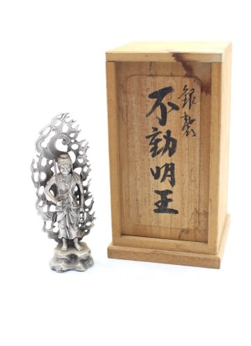 【ト静】★ 銀製 不動明王像 秀雲銘 size//約15cm&times;約6cm&times;約3cm 重量//約294g 共箱付 現状販売 牧田秀雲作 立像 IA000GCG63