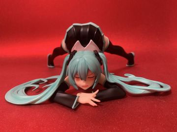 初音ミク うつ伏せポーツ フィギュア