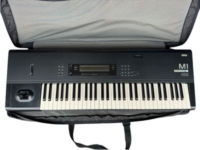KORG シンセサイザー M1 コルグ 鍵盤楽器　引き取り可能