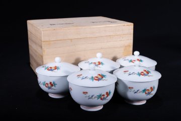 【珍品堂】1円から 十四代 酒井田柿右衛門 色絵花鳥文 蓋付湯呑 5客揃 煎茶碗 茶器 茶道具 共箱 古美術 径8.6cm M-A30-IN3