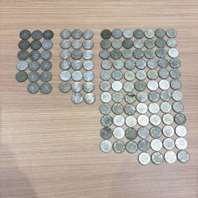 【IDG1507a】100円銀貨&times;118枚 額面合計11,800円 重量約570g 稲穂81枚 五輪20枚 鳳凰17枚 古銭 銀貨