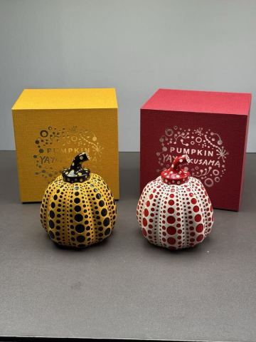 国内正規品/2点SET 草間彌生 パンプキン オブジェ（イエロー・レッド）箱付き YAYOI KUSAMA PUMPKIN かぼちゃ 国立新美術館