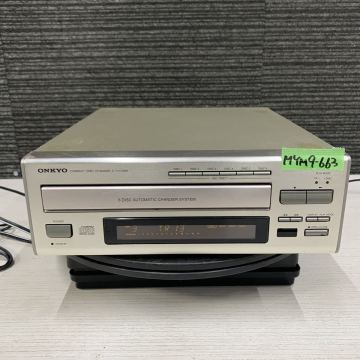MYM9-663 激安 ONKYO C-711CHM COMPACT DISC PLAYER 通電、電源オン、オフOK 中古現状品 ※3回再出品で処分