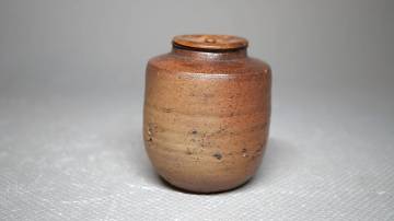 古備前肩衝茶入（桃山時代・伝世）