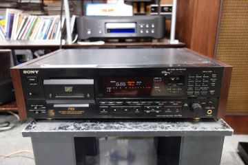 ジャンク　SONY DTC-77ES ソニー　DATデッキ