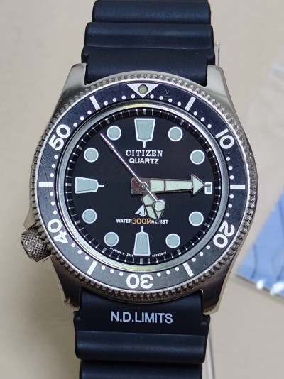 稼動品！！CITIZEN シチズン WATER 300M RESIST 2852-265980Y デイデイト ダイバー クォーツ メンズ腕時計