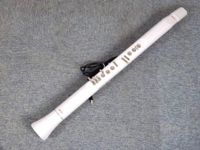 AKAI ◆ アカイ ウィンドシンセサイザー　　EWI SOLO　　Special Edition White　美品 ◆ スピーカー内蔵　簡単な動作確認済み