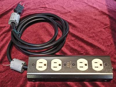 【オーディオグレード電源タップ4個口】CSE P-22 TDK フェライトコア付　 【中古現状にて】1円スタート売り切り！