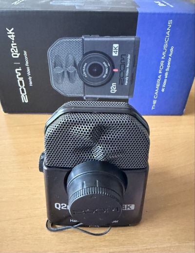 1円〜出品★新品同様★ZOOM q2n-4k★ズーム★ハンディビデオレコーダー★外箱、付属品完備！