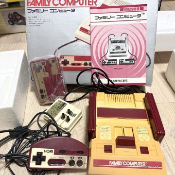 任天堂 ファミリーコンピュータ HVC-001 本体 箱・説明書付き
