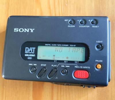 SONY TCD-D7 DATウォークマン ポータブルプレイヤー ジャケットケース付属 ソニー [現状品]