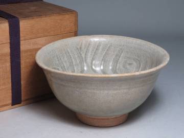 「都内コレクター所蔵品」タイ　スワンカローク窯　青磁花文碗　箱付　宋胡禄 　東南アジア古陶器　lot:100317