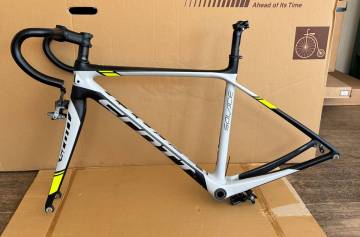 ●中古カーボンフレーム＆フォーク　SCOTT　SOLACE　10　470mm（F/BシマノULTEGRA・R/Bシマノ105・ドロップハンドル・シートポスト付き）