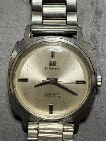 TISSOT（ティソ）のヴィンテージメンズ腕時計です。
