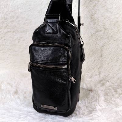 美品☆COACH コーチ ボディバッグ スリングバッグ メンズ 本革 レザー ブラック 黒 斜め掛け 多収納 ビジネス 通勤
