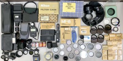 カメラ用品まとめ Nikon ニコン レンズキャップ カメラ 付属品 フラッシュ 偏光フィルター データバック アクセサリー　大量 現状品