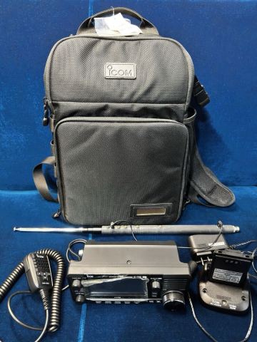 【1円〜】美品動作確認済み ICOM IC-705 本体・専用バッグ・アンテナ・充電器セット　アマチュア無線 タッチパネル