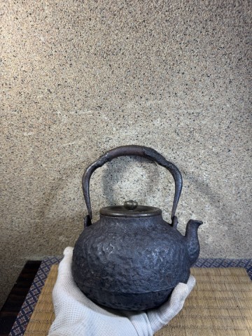 初代　金寿堂 　岩肌　横銘　 明治時代 鉄瓶 煎茶道具 修理無し 龍文堂 水漏れ無し