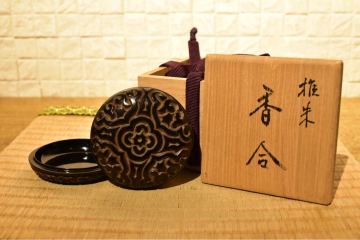 【GE】E417【コレクター所蔵品】時代 犀皮香合/中国美術 中国古玩 朝鮮 韓国 香道具 盒子 漆器 漆芸 骨董品 時代品 美術品 古美術品 ba