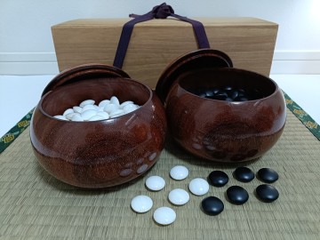 ☆彡美品◇日向特産 本蛤 碁石 (スワブテ貝) ３５〜３６号『雪印』 /本花梨超特大碁笥 / 桐箱付き/ 日向産