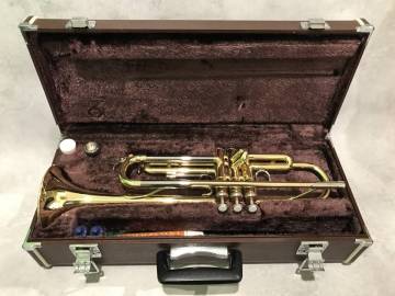 【美品】YAMAHA　ヤマハ　YTR2320E　トランペット　管楽器　純正ハードケース付き