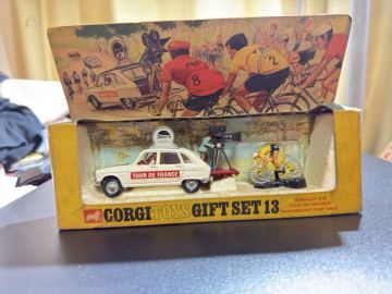 当時物 コーギー ビンテージ レトロ ミニカー　Corgi Gift Set 13 ルノー16 ツール・ド・フランス パラマウント・フィルム・ユニット英国製