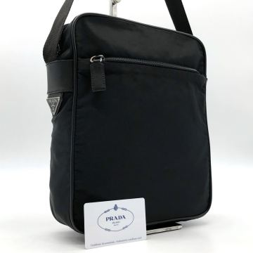 7647【美品】PRADA プラダ ショルダーバッグ 斜め掛け 三角ロゴ シルバー金具 スクエア テスートナイロン サフィアーノレザー 本革 黒