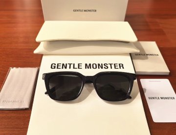 新品未使用※人気モデル*GENTLE MONSTER・ジェントルモンスター HOVO　登坂広臣 BTS 愛用・ブラック・サングラス・黒
