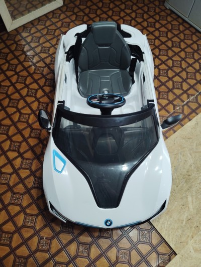 BMW i8 電動乗用玩具 子供用 ホワイト 乗用ラジコンカー 電動乗用玩具