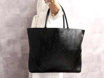 ●超美品●YSL Yves Saint-Laurent イヴ・サンローラン●ロゴ型押し●PVC カーフ レザー 本革●トート バッグ●黒●G金具●A4●Js71647