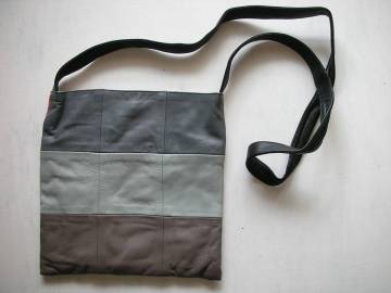 閉店セールO396 新品 seaside freeride 斜め掛け たすき掛け ショルダーバッグ ラムレザー 羊革 パッチワーク ポシェット 鞄 リバーシブル