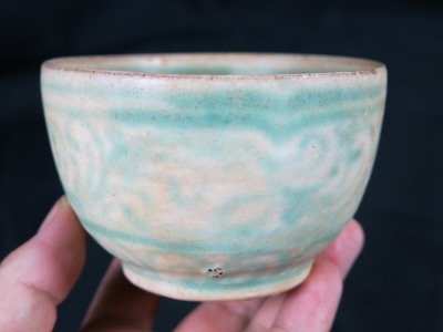 ③d 白地緑彩鳳凰唐草文小碗　15世紀 ミャンマー　遺跡発掘品　陶器/　pegu サワンカローク　宋胡禄　カロン焼き　埋蔵文化財