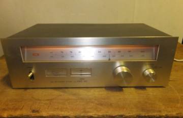 ★ こ-400 サンヨー AM-FM ステレオ チューナー FMT-301 通電OK 中古 1977年 当時 24,800円 約寸：高さ13cm 幅40cm 奥25cm 重さ3.5kg