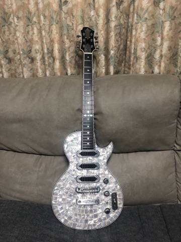 Zemaitis THE PORTRAIT Pearl Front Ultimate White 3S ハードケース　付属品あり