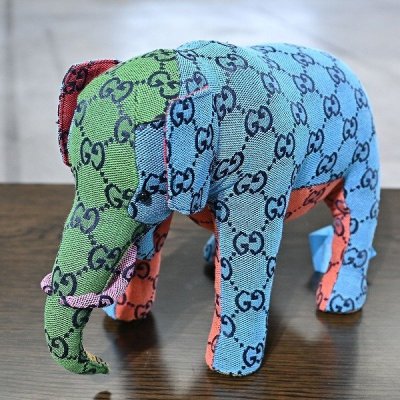 希少 GUCCI 「デコラティブエレファント」ぬいぐるみ ゾウ 人形 動物 子ども部屋 店舗什器 GG柄 インテリア マルチカラー_プラダ FENDI
