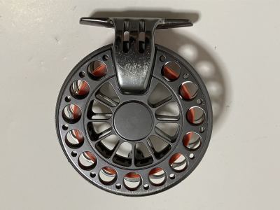 N386 釣具 リール DAIWA ダイワ BJ85 落とし込み ヘチ チヌ 黒鯛 左右両用巻き 