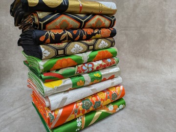 袋帯 着物帯 七五三 キッズ 子供用 サイズ色々 10枚まとめ売り 黒色 花柄 黄緑色 鶴 リメイク 素材 材料 生地 コレクション 奈良発