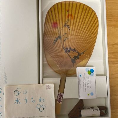 未使用に近い！美濃和紙 水うちわ 小判型 アザミ 箱入り 家田紙工 美濃手漉き和紙 雁皮紙 竹 極上うちわ 日本製 あざみ 台座付き 和装小物