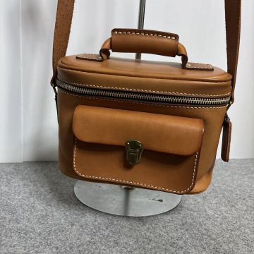 W911 HERZ ヘルツ ミニカメラバッグ　レザー 2way 鞄 ショルダーバッグ　キャメル　