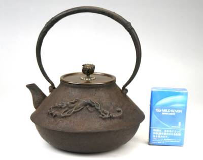 鳳】木越 三右衛門 造 鉄瓶 龍紋　虫食摘　 煎茶道具　検：小鉄瓶　煎茶　茶道具　銀瓶　常滑焼　九谷　　亀文堂　急須　龍文堂金寿堂