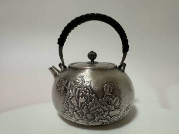 時代 純銀製 中川浄益造 牡丹彫り 宝珠形 湯沸 工芸品 古美術品 銀瓶 煎茶道具