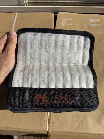 FalconEyes RX-8T ミニ LEDライト ビデオスタジオ撮影用 未チェックのジャンク扱い　本体のみ