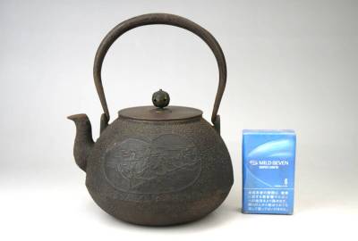 鳳】龍文堂造　山水人物地文　鉄瓶　水漏れ無し　検:銀瓶　煎茶　急須　茶道具　常滑焼　九谷　薩摩