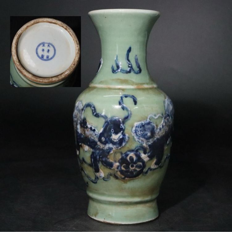 大清?雍正年製　款　青磁　・　青釉　獅子図　花瓶　/　中国美術　清?　雍正　青花　豆青釉　.Ｂ1327