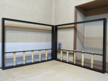 （十一月◆特売品）国産 尺八寸 江戸間用 木製真塗花風炉先 落とし付竹筒十本添〈税込・送料込〉【中古・美品】