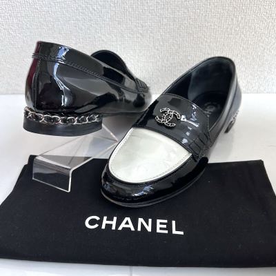 シャネル CHANEL ローファー 革靴 ココマーク チェーン バイカラー フラットシューズ パンプス 36 レーディス 黒 白 エナメルレザー 美品