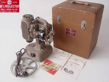 ★BELL&KOON ベル&コーン 8ミリ映写機 プロジェクター 8mm カメラ ケース付 ジャンク