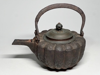 【瑞】釜師造　阿古陀型　小振り銚子　高：１７ｃｍ