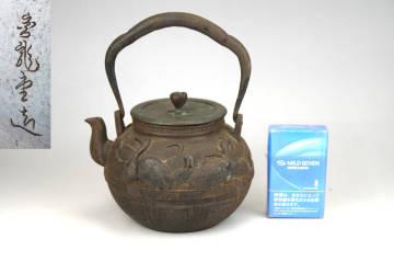 鳳】金龍堂　高肉 盛上 鶴紋　 鉄瓶 　 煎茶道具　検：小鉄瓶　銀瓶　常滑焼　九谷　亀文堂　急須　龍文堂金寿堂XH87