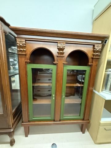 ★ アンティーク ガラスキャビネット インテリア 飾り棚 リビングボード 木製 キャビネット アーチデザイン 店舗什器